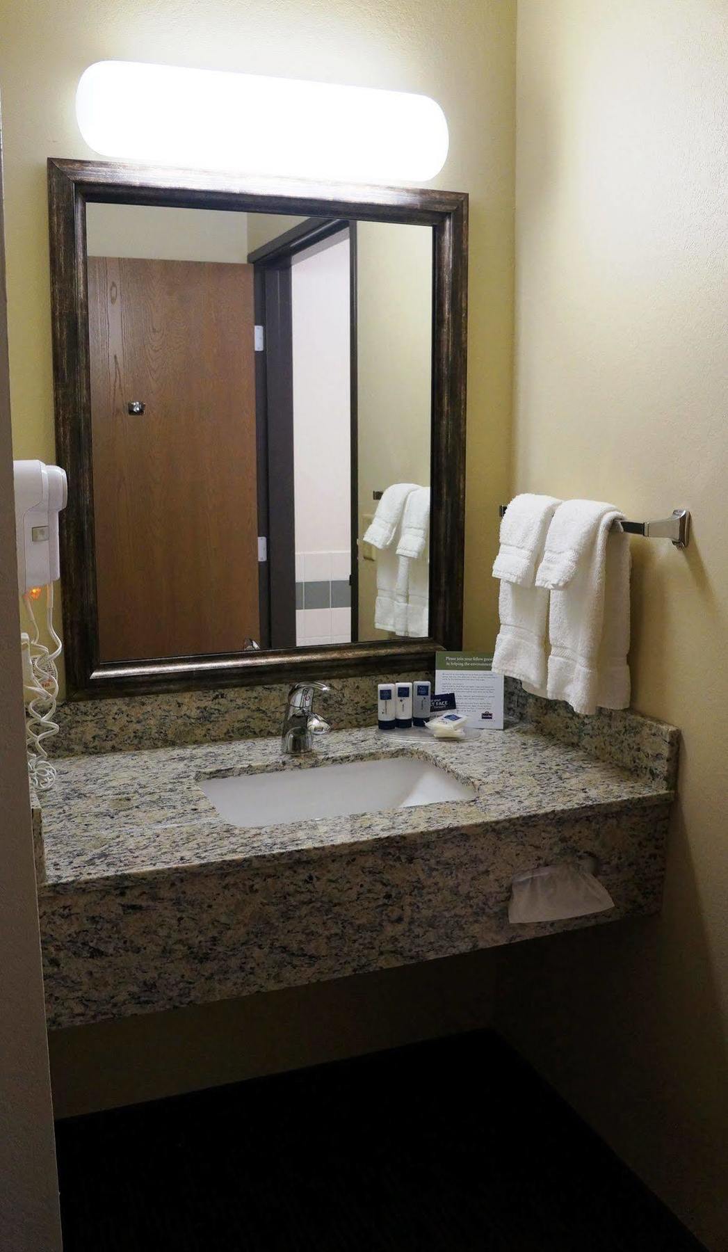 Cobblestone Hotel&Suites - Baldwin Esterno foto