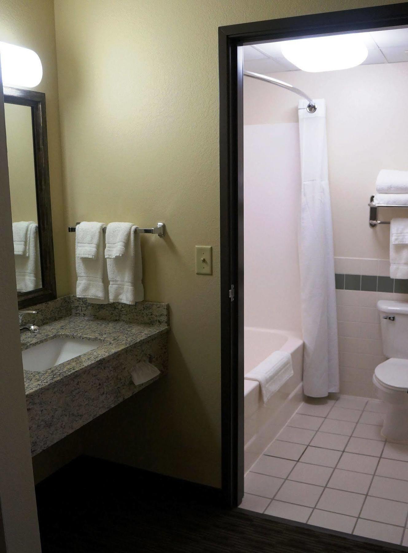 Cobblestone Hotel&Suites - Baldwin Esterno foto